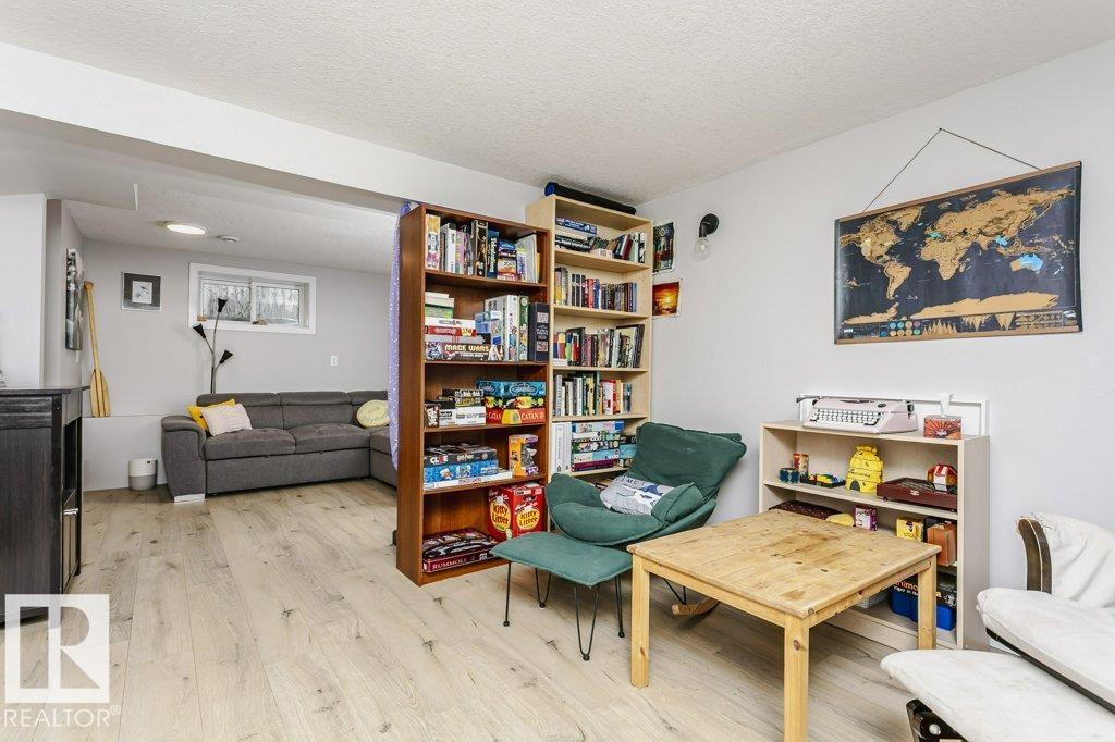 9020 152 ST NW, Edmonton