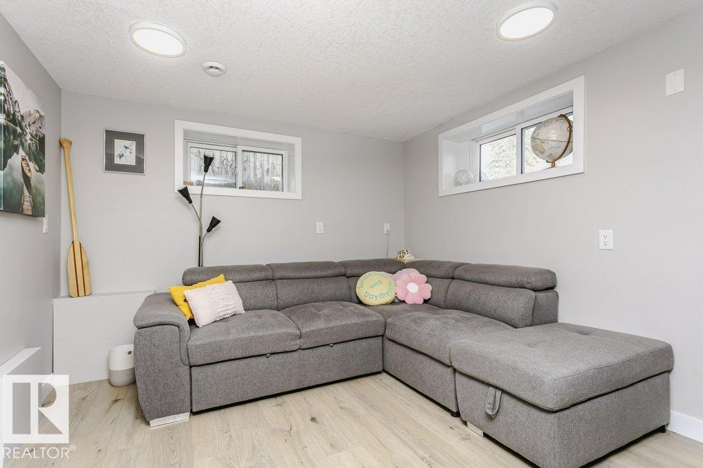 9020 152 ST NW - 20