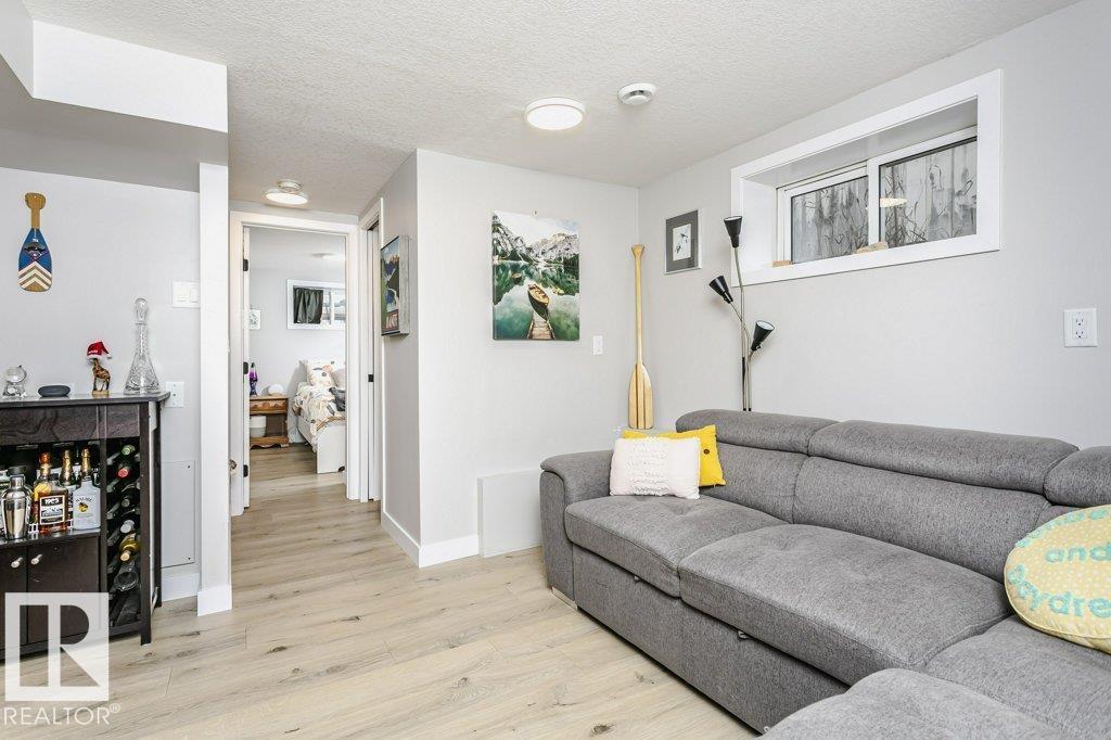 9020 152 ST NW, Edmonton