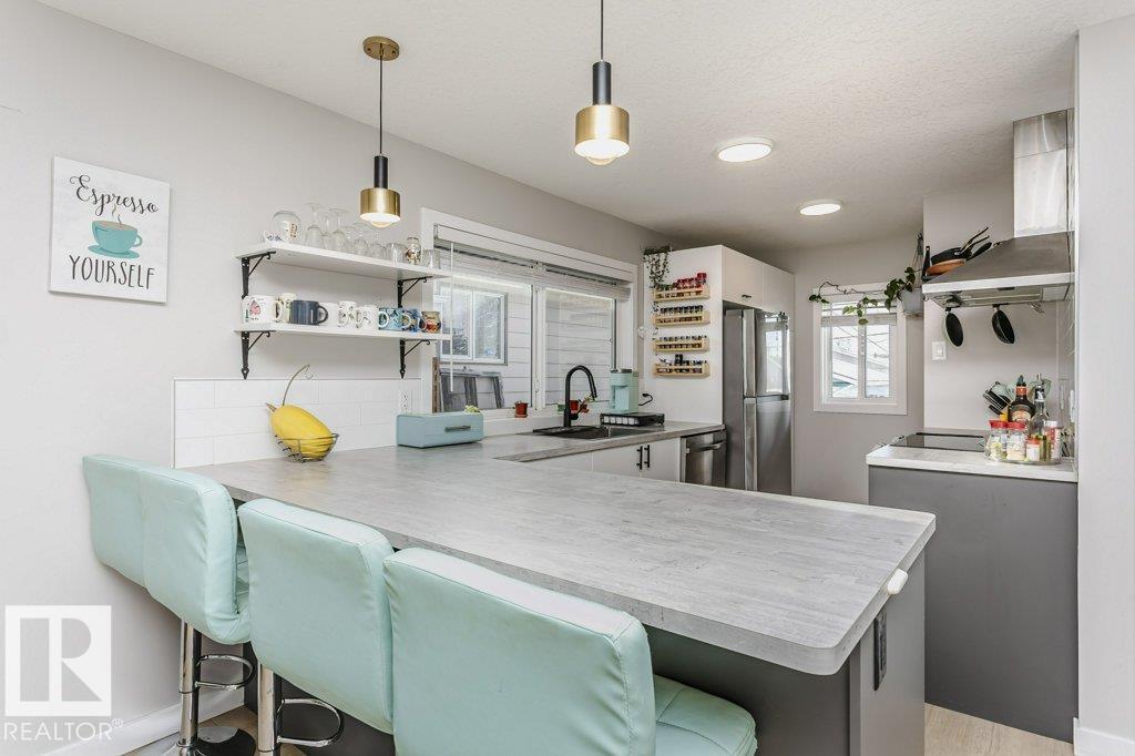 9020 152 ST NW - 3