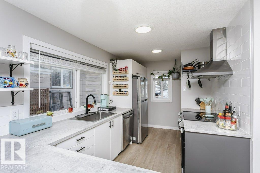 9020 152 ST NW, Edmonton