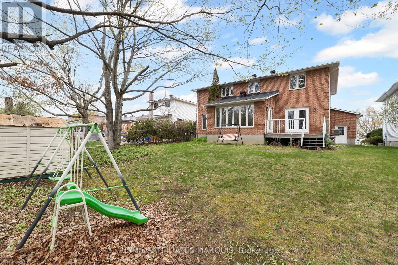 15 DAVIS DRIVE - 44