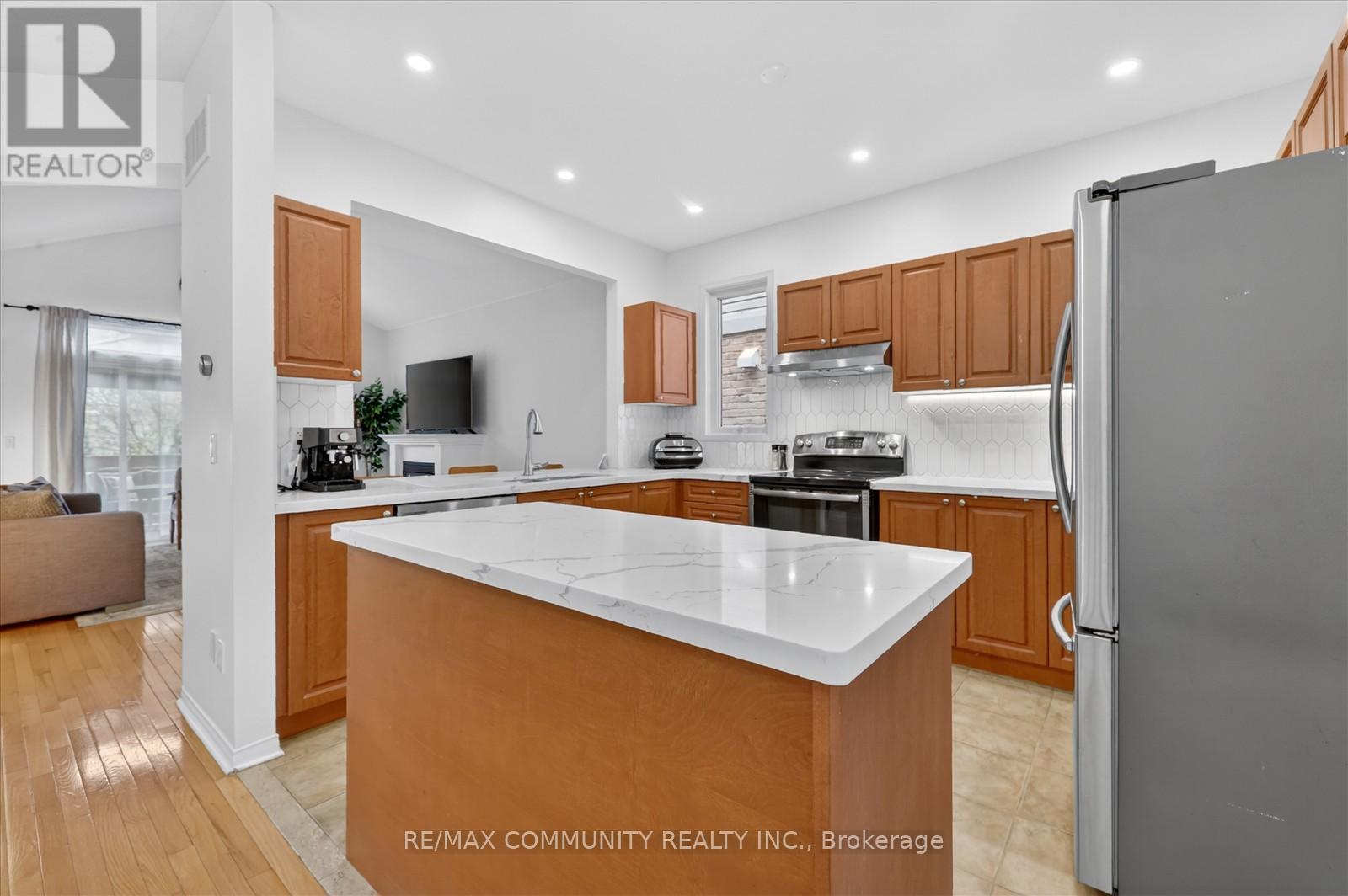 25 LOUGHLIN HILL CRESCENT E - 10