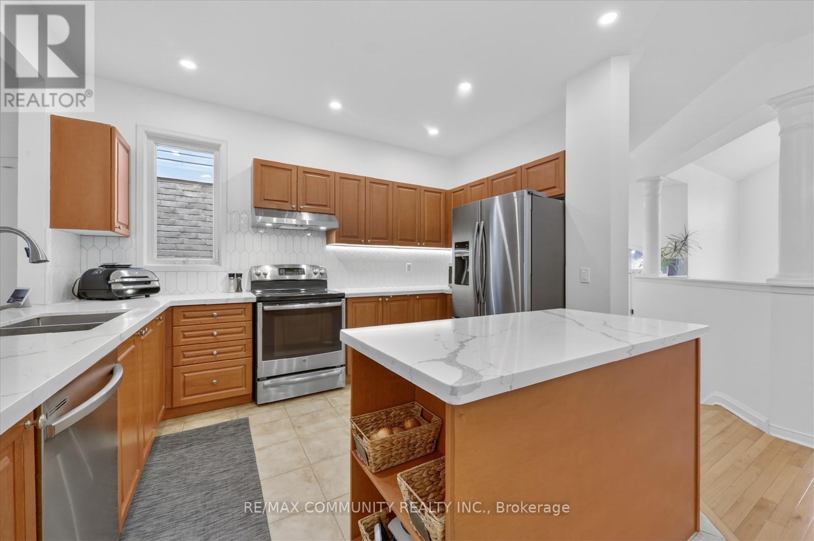 25 LOUGHLIN HILL CRESCENT E - 11