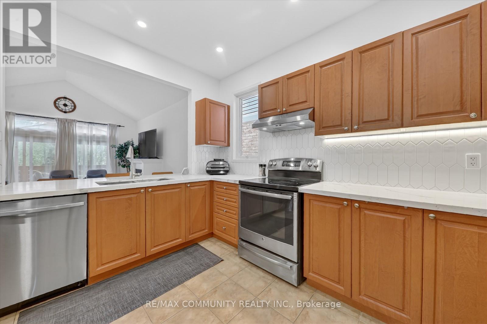 25 LOUGHLIN HILL CRESCENT E - 12