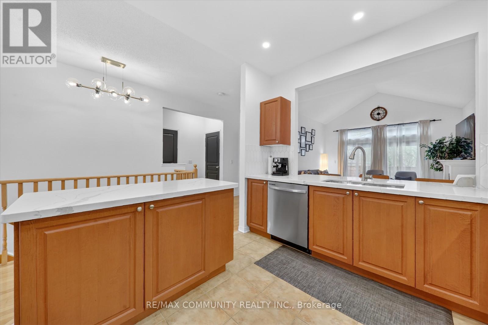 25 LOUGHLIN HILL CRESCENT E - 14