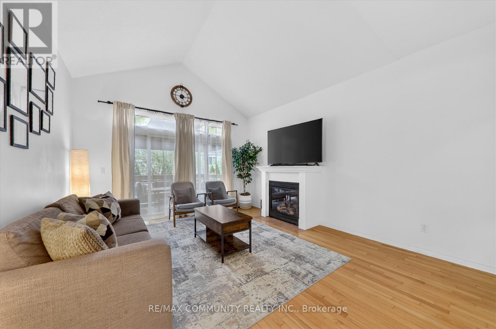 25 LOUGHLIN HILL CRESCENT E - 18