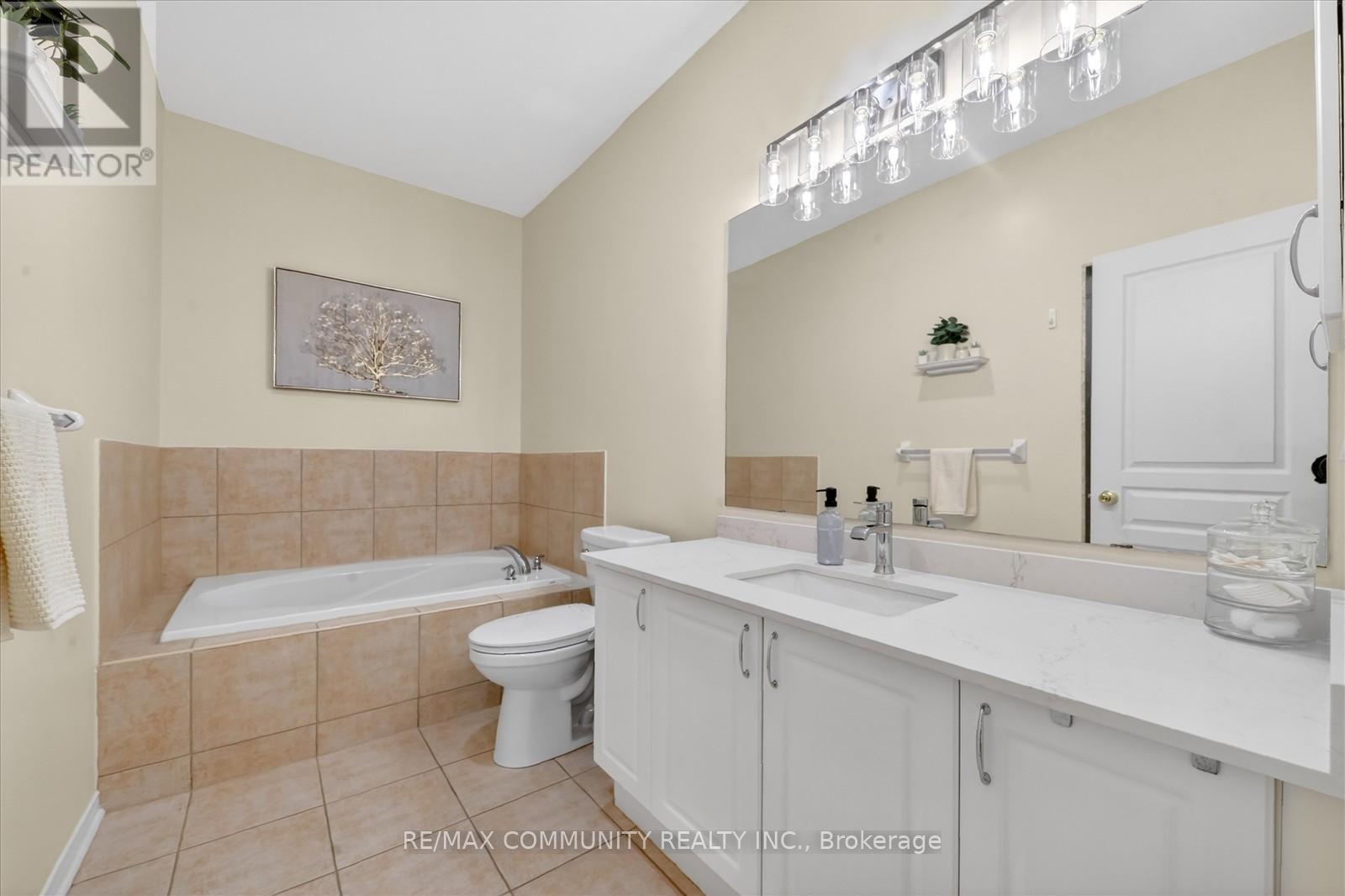 25 LOUGHLIN HILL CRESCENT E - 24