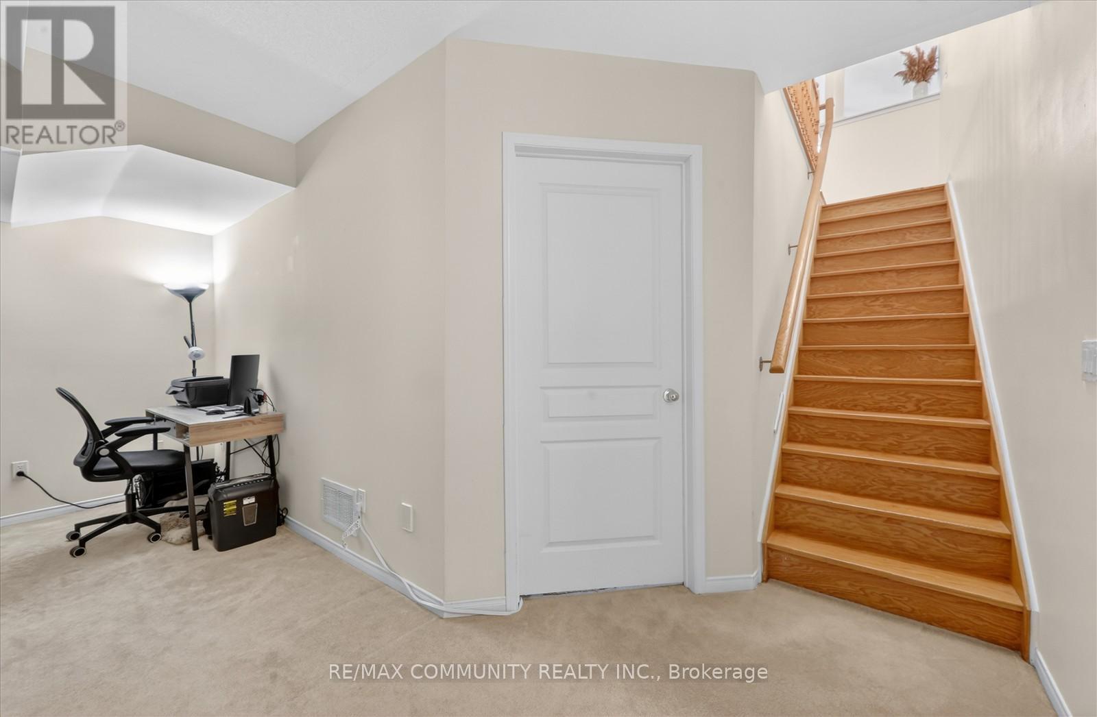 25 LOUGHLIN HILL CRESCENT E - 26