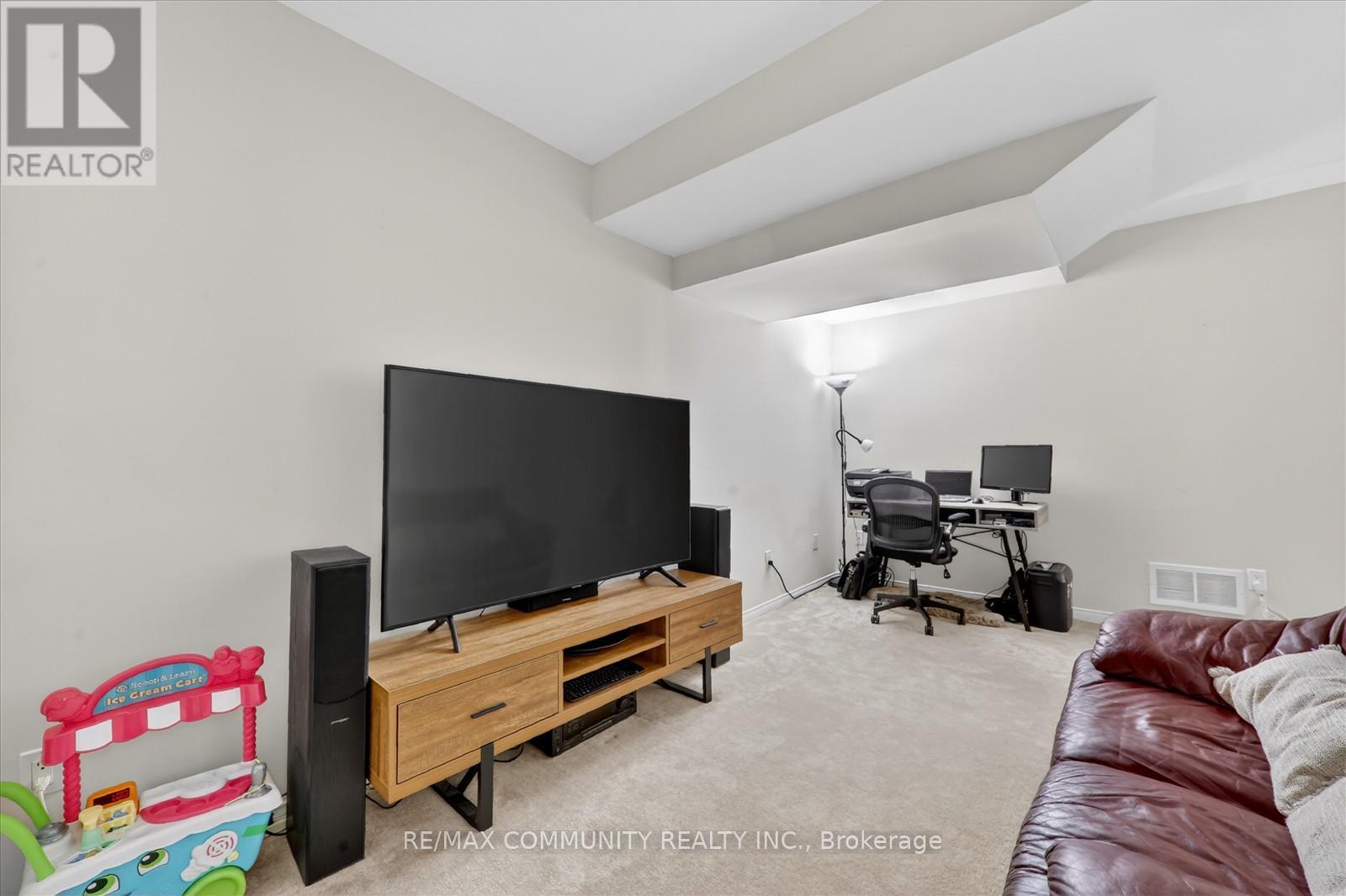 25 LOUGHLIN HILL CRESCENT E - 28