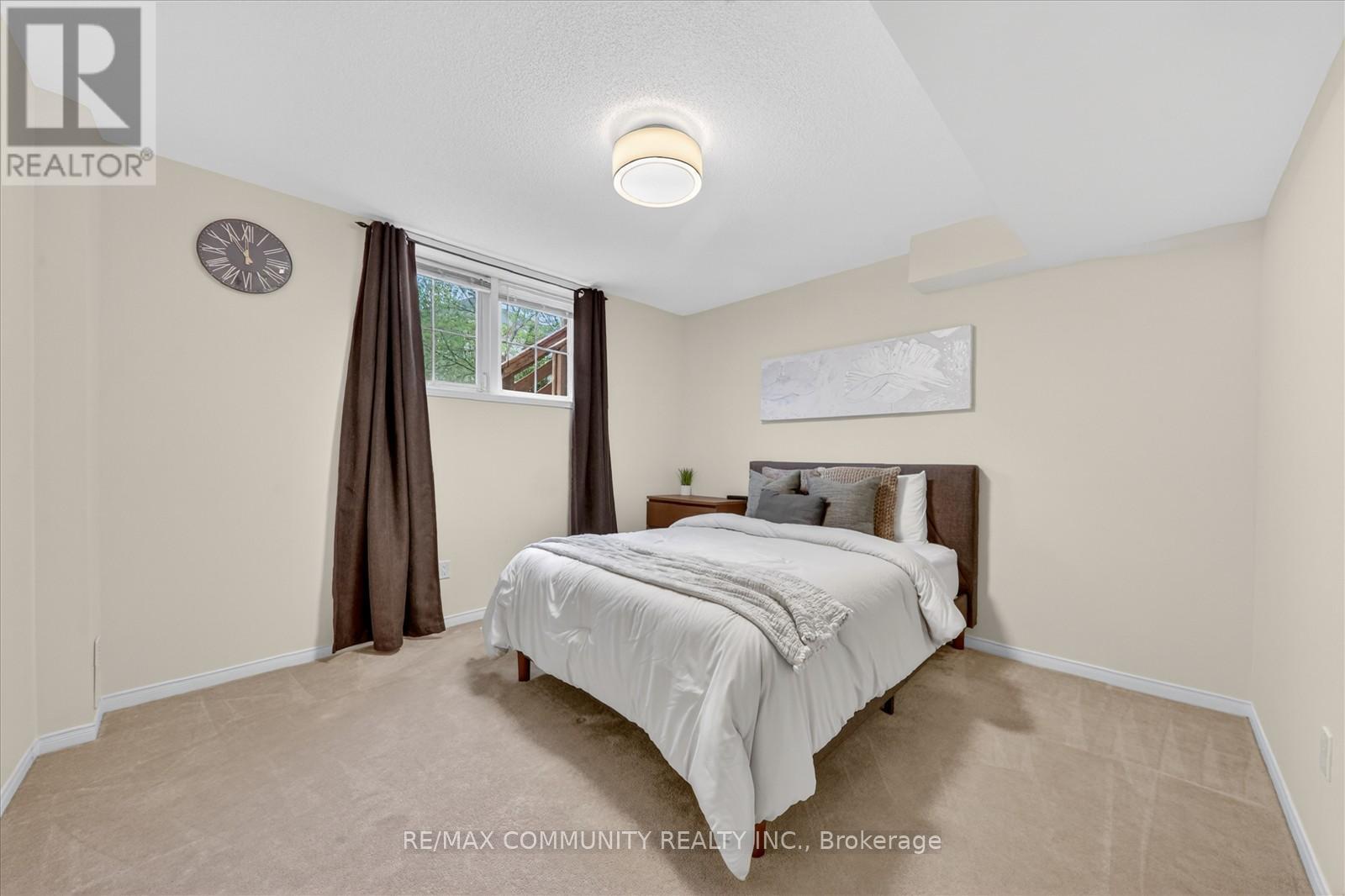 25 LOUGHLIN HILL CRESCENT E - 31