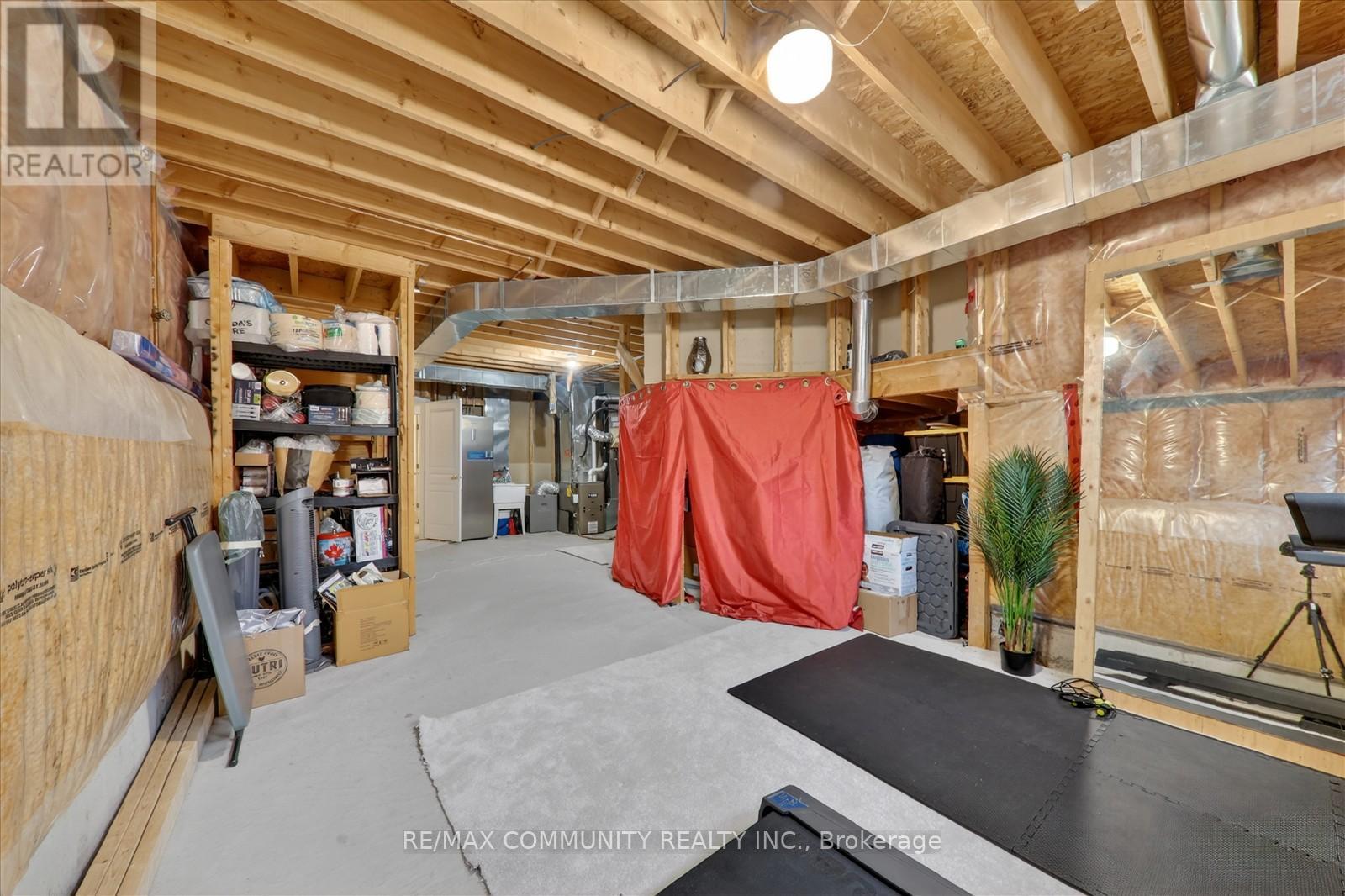 25 LOUGHLIN HILL CRESCENT E - 36