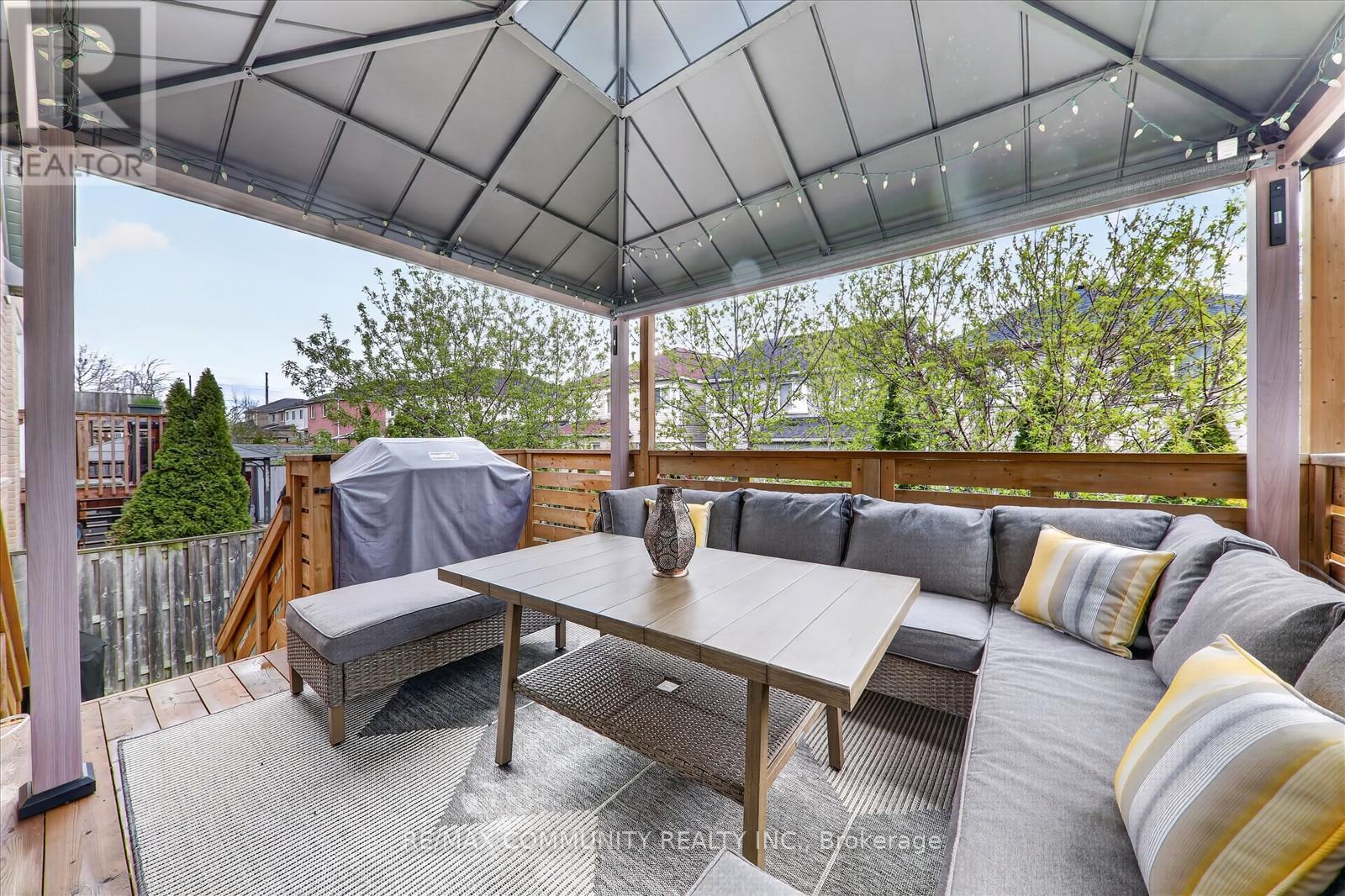 25 LOUGHLIN HILL CRESCENT E - 37