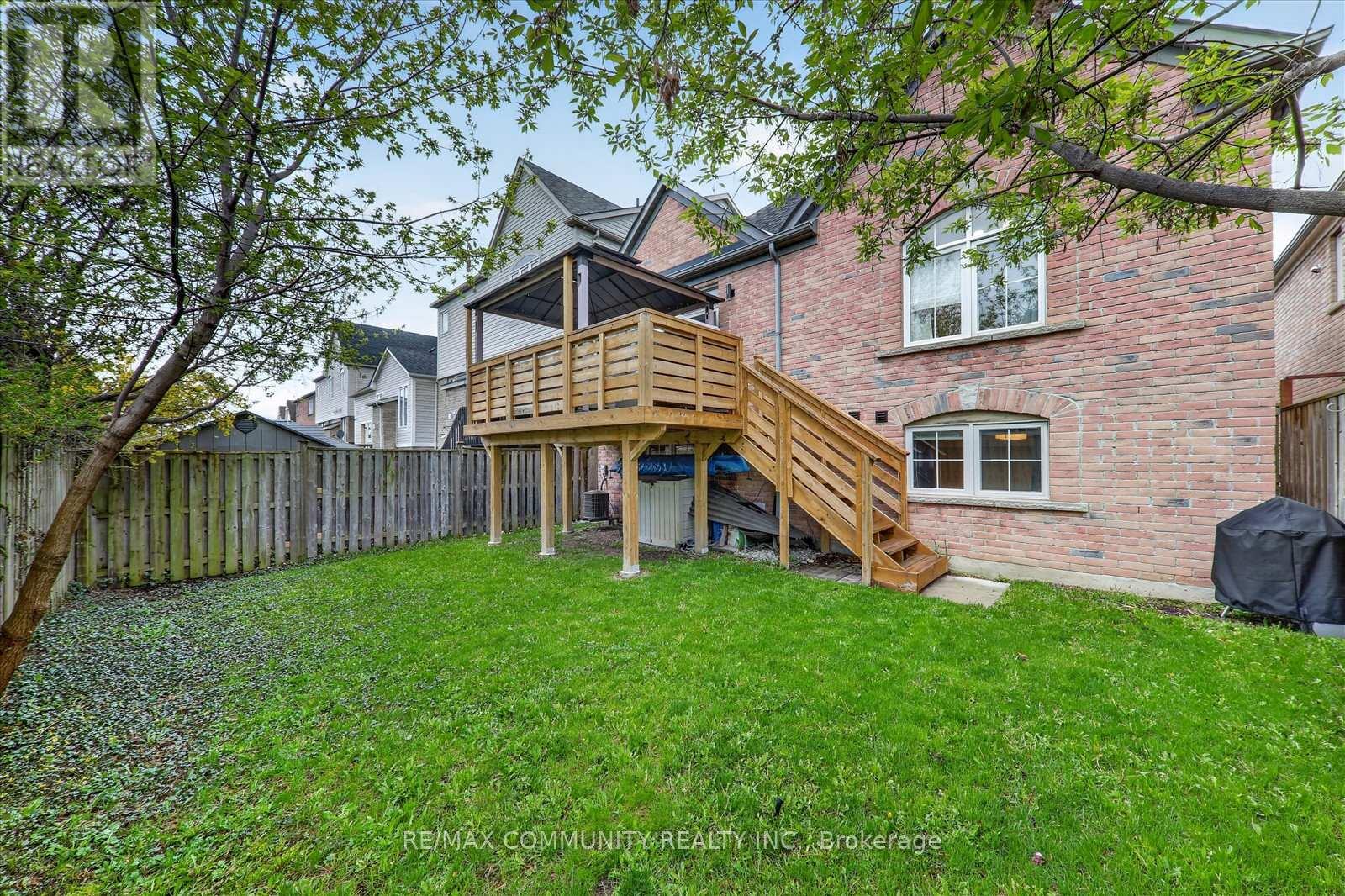 25 LOUGHLIN HILL CRESCENT E - 40