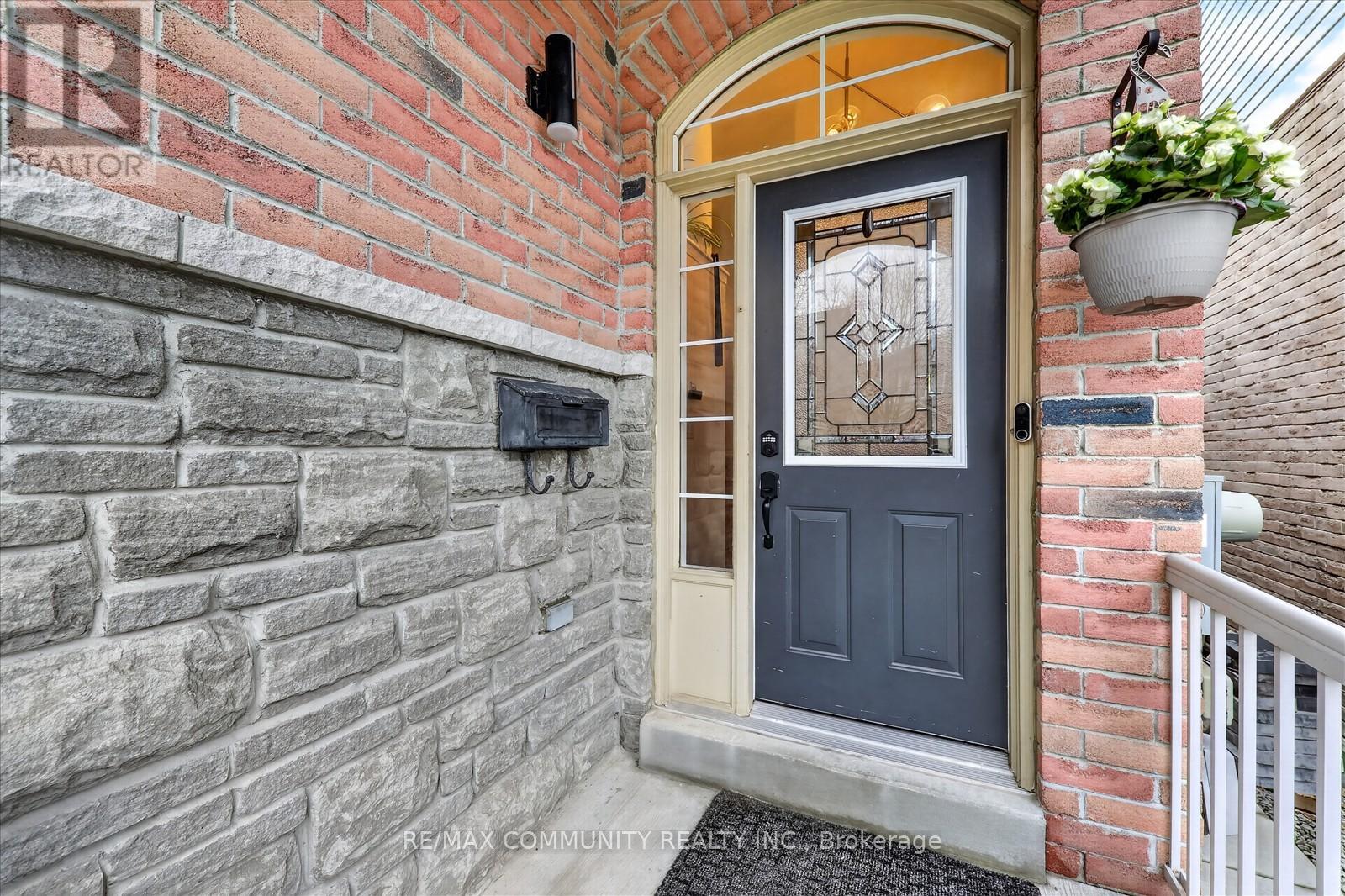 25 LOUGHLIN HILL CRESCENT E - 5