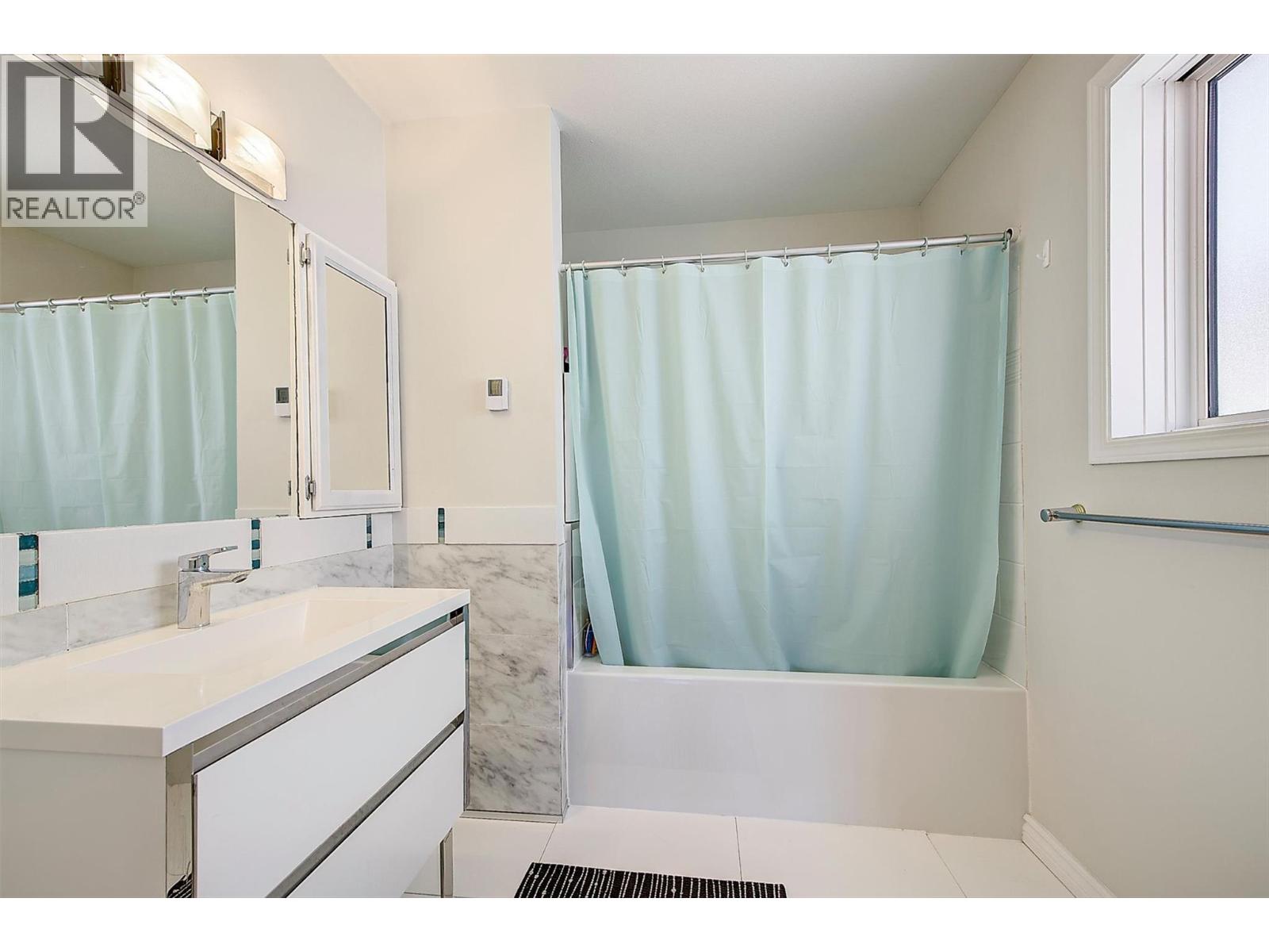  573 Spruceview Place North, Kelowna