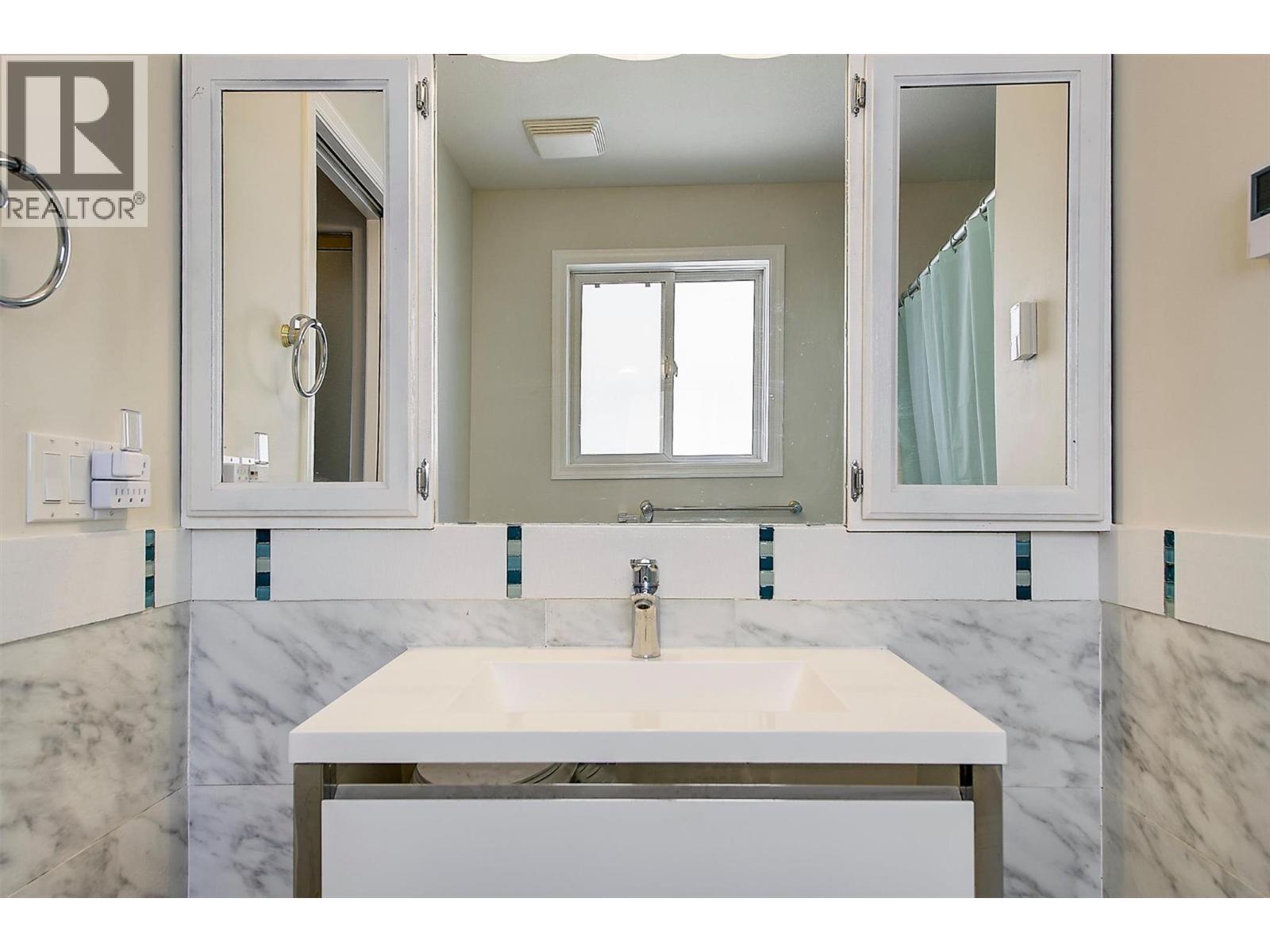  573 Spruceview Place North, Kelowna