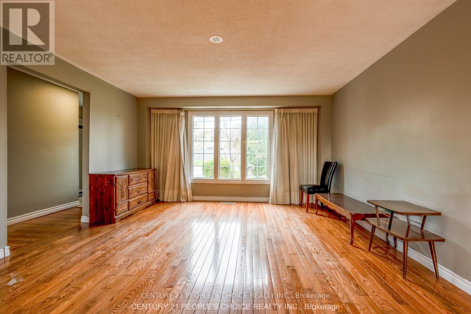218 ANGELINE STREET N - 11