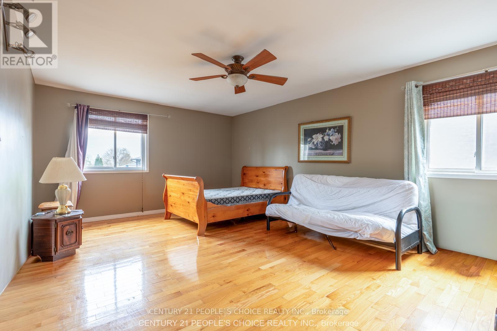 218 ANGELINE STREET N - 18