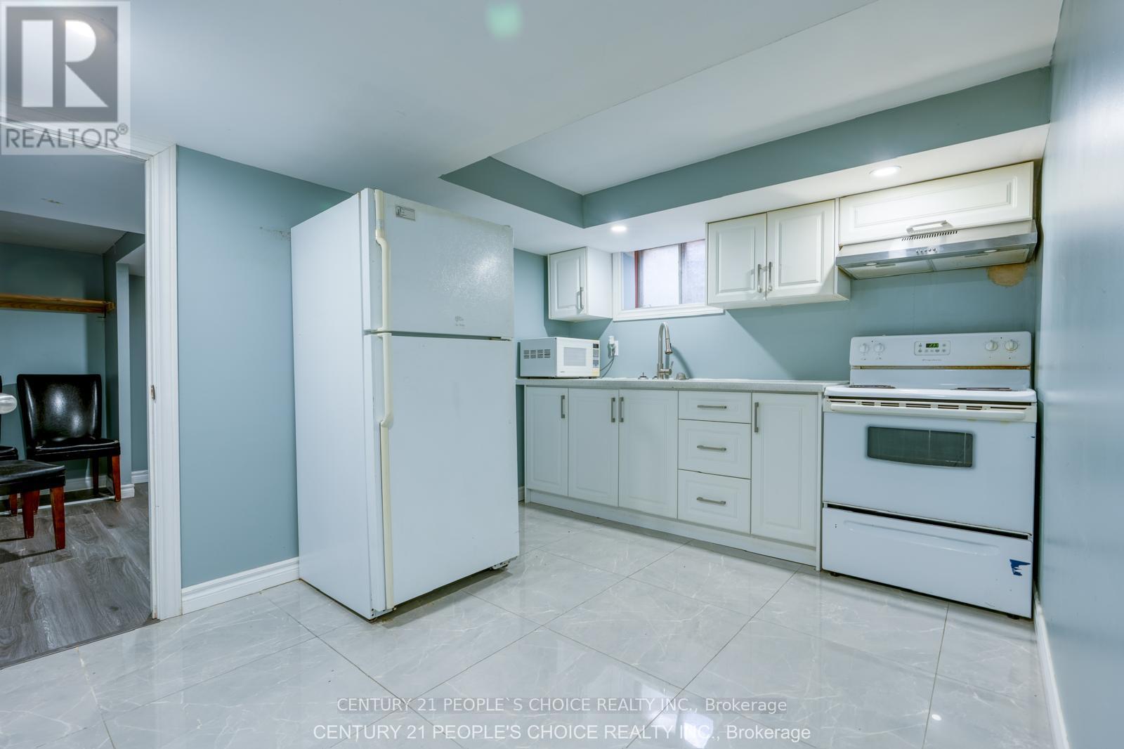218 ANGELINE STREET N - 22
