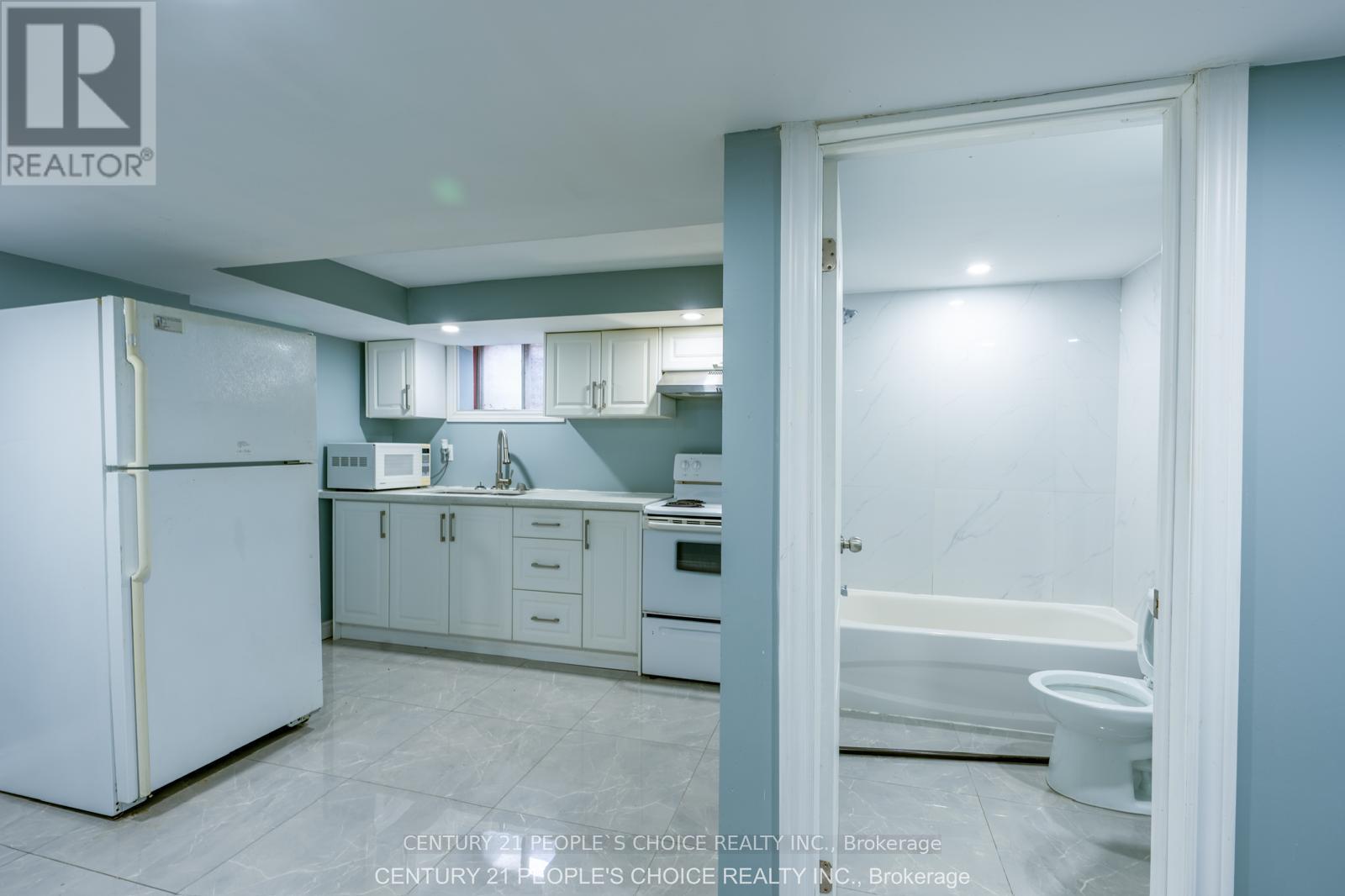 218 ANGELINE STREET N - 23