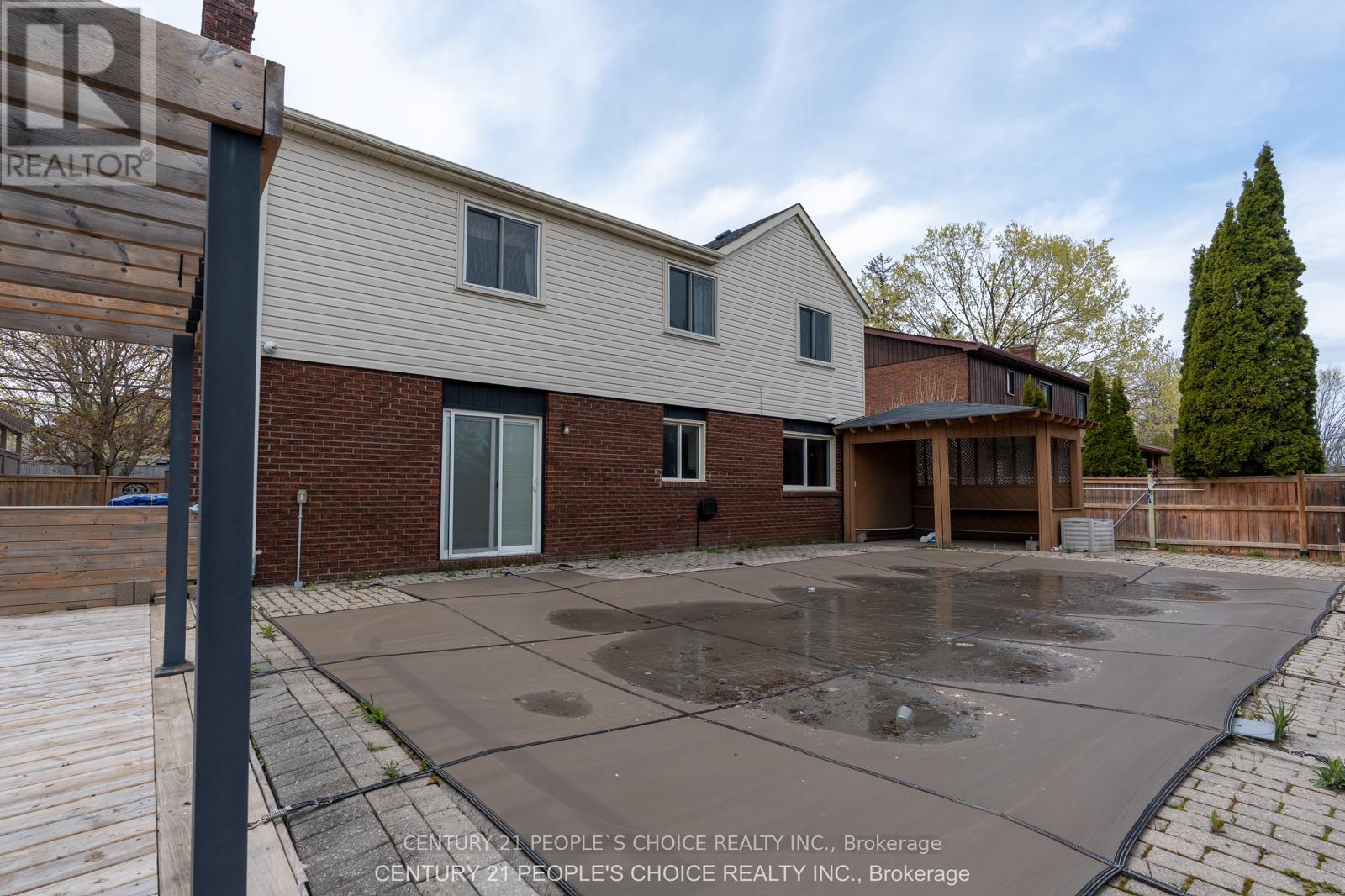 218 ANGELINE STREET N - 33