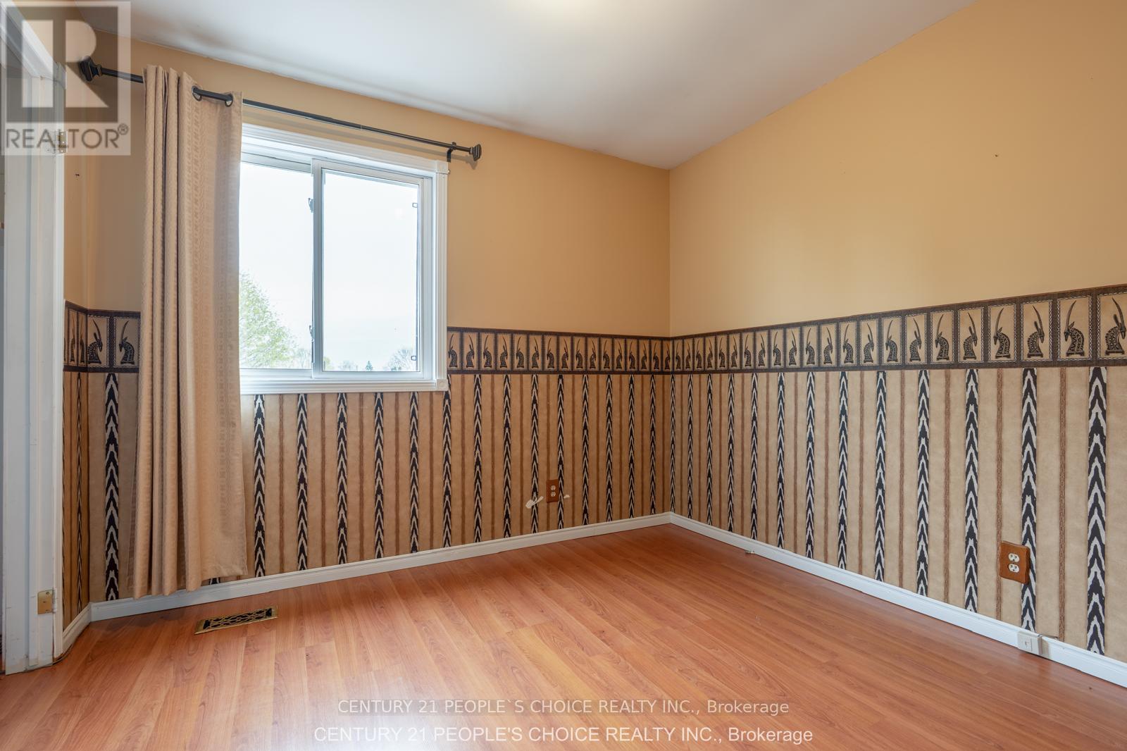 218 ANGELINE STREET N - 32