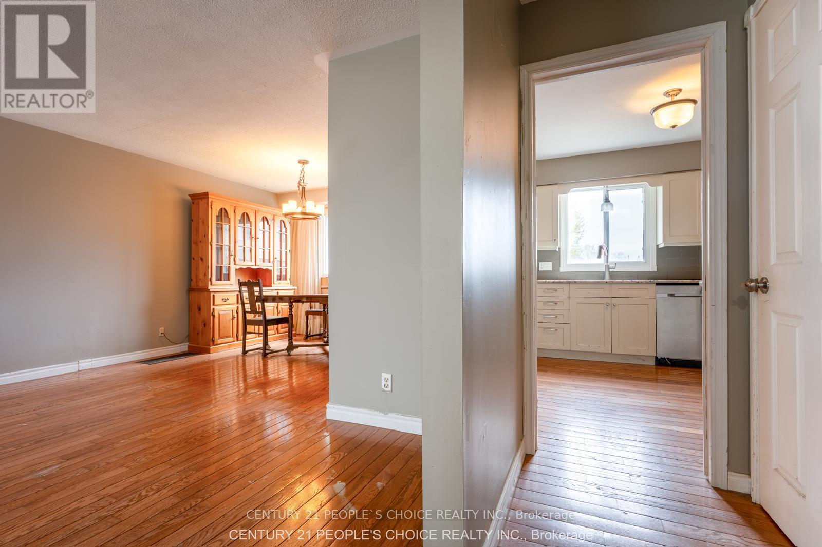 218 ANGELINE STREET N - 8