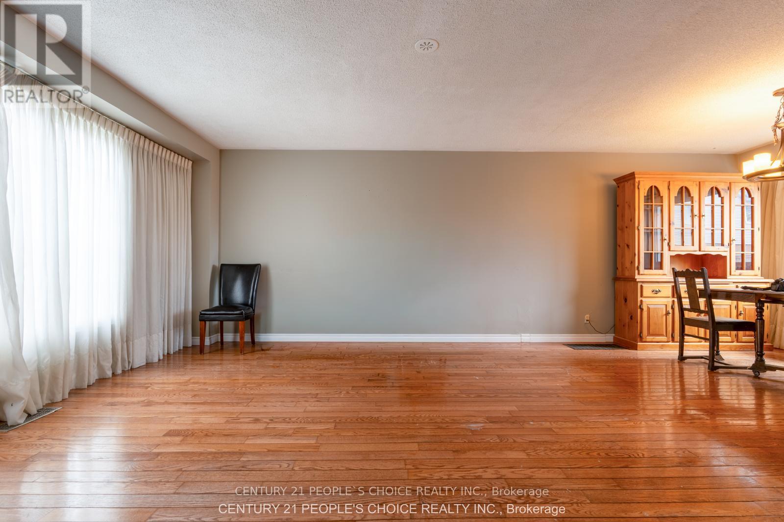 218 ANGELINE STREET N - 9