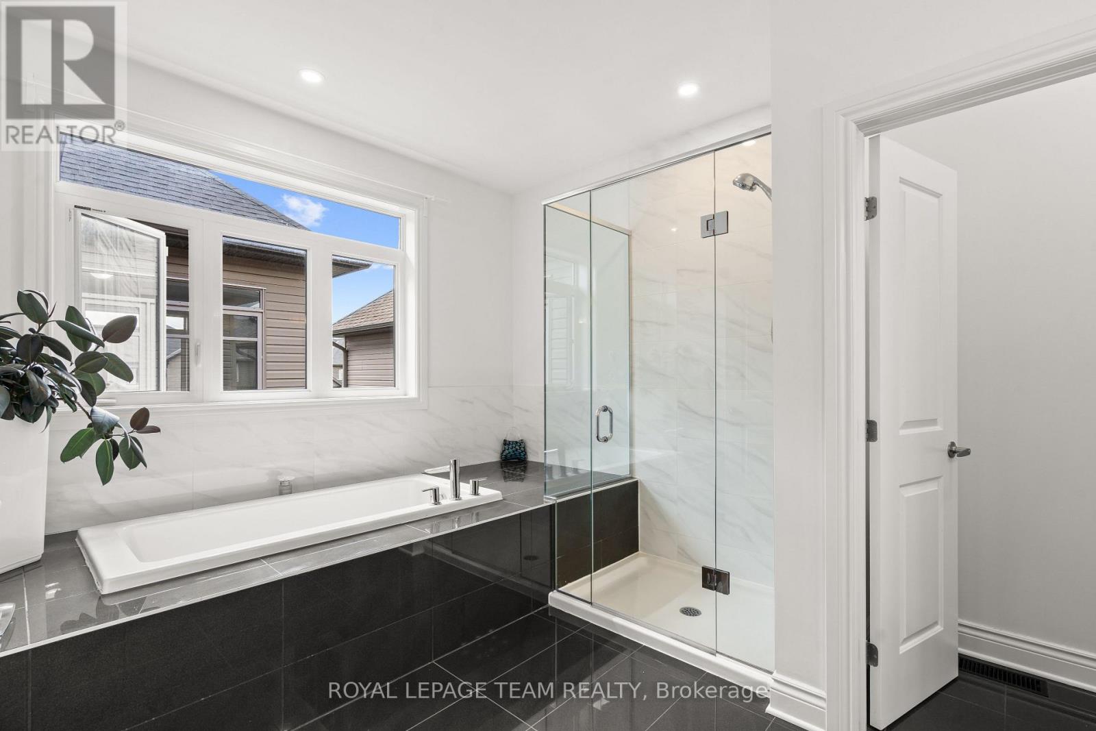 529 PEERLESS STREET - 24