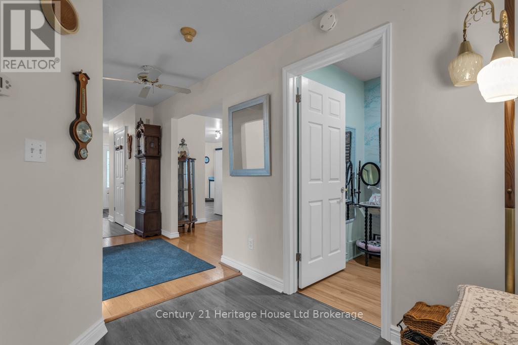 5 DEREHAM DRIVE - 12