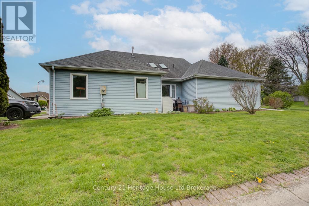 5 DEREHAM DRIVE - 28