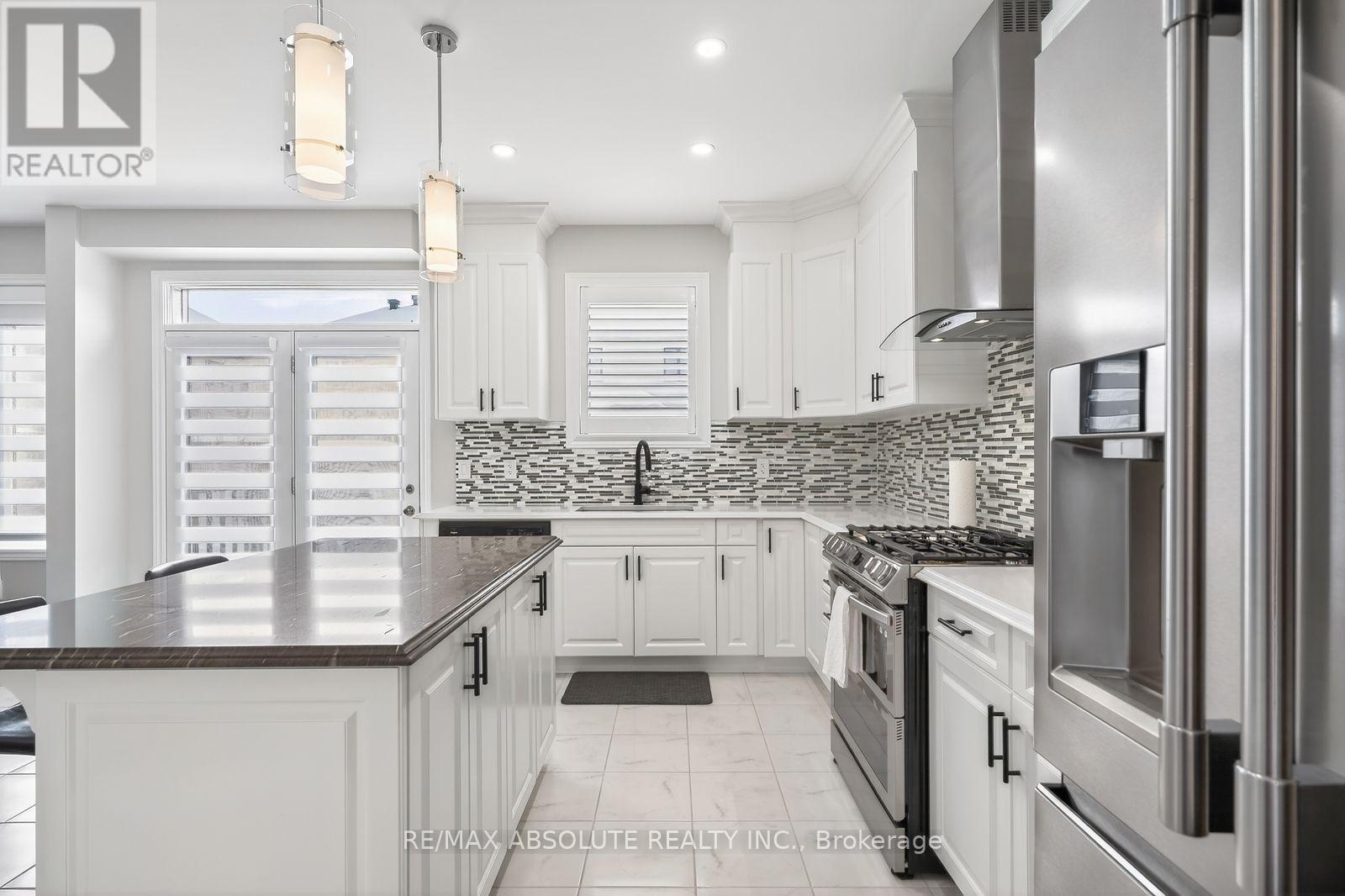 1008 MANEGE STREET - 16