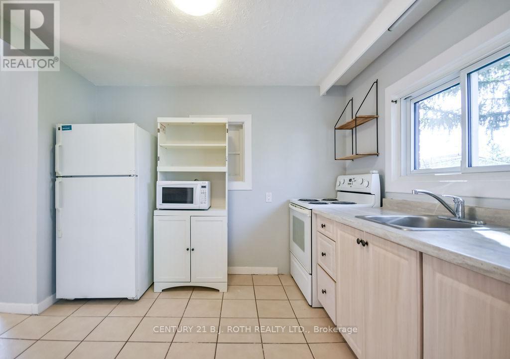 174 BARRIE ROAD - 19