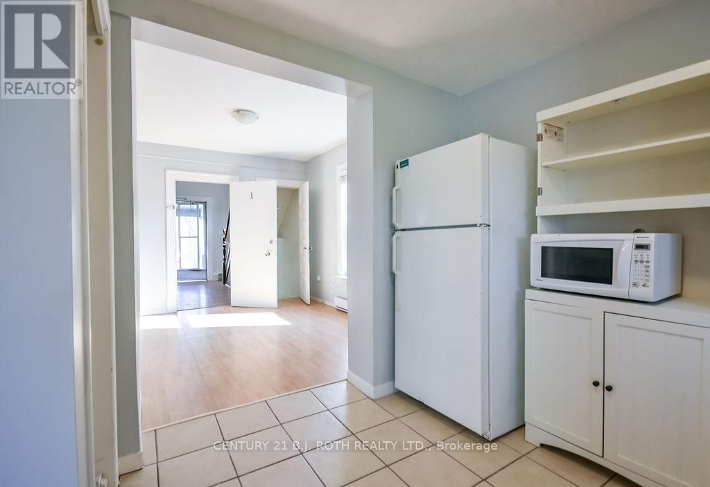 174 BARRIE ROAD - 21