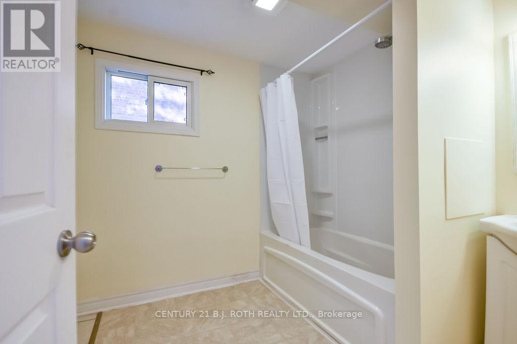 174 BARRIE ROAD - 23