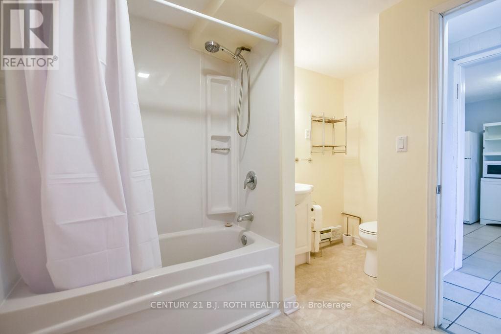174 BARRIE ROAD - 24
