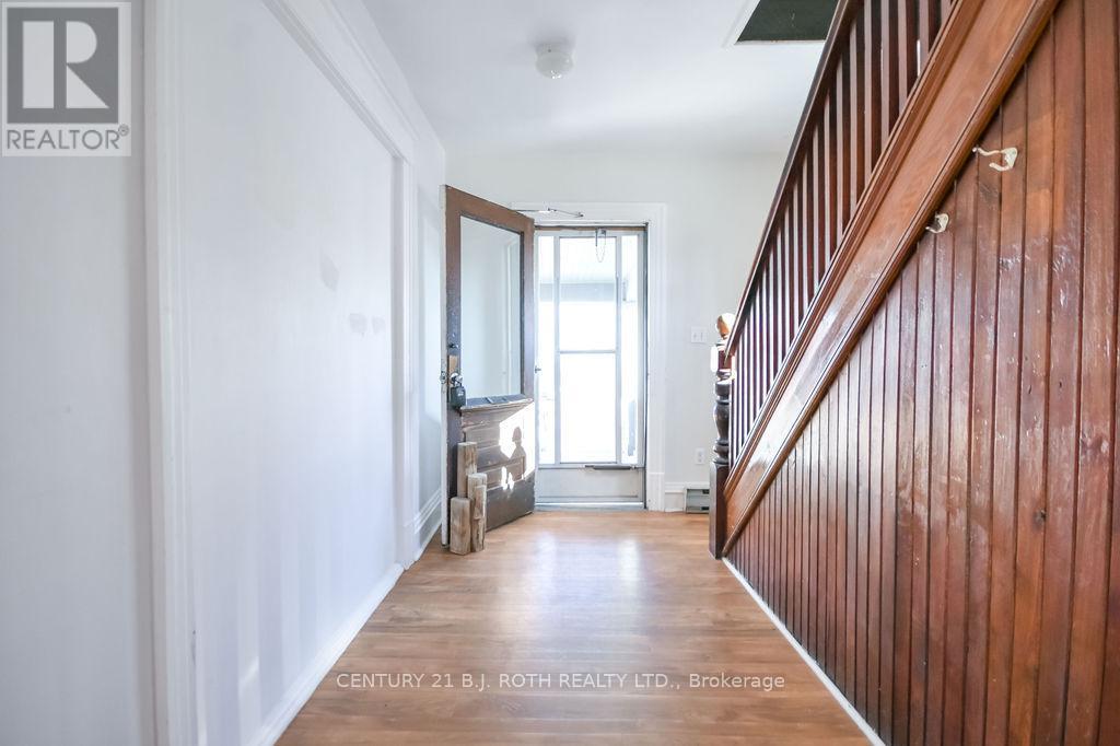 174 BARRIE ROAD - 27