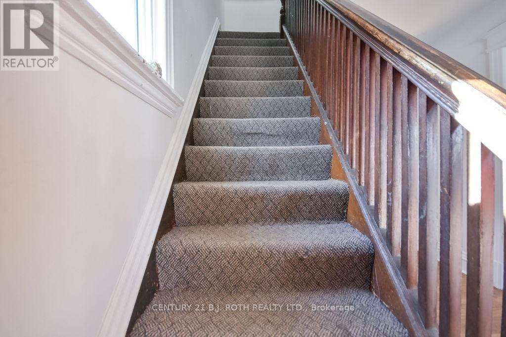 174 BARRIE ROAD - 28