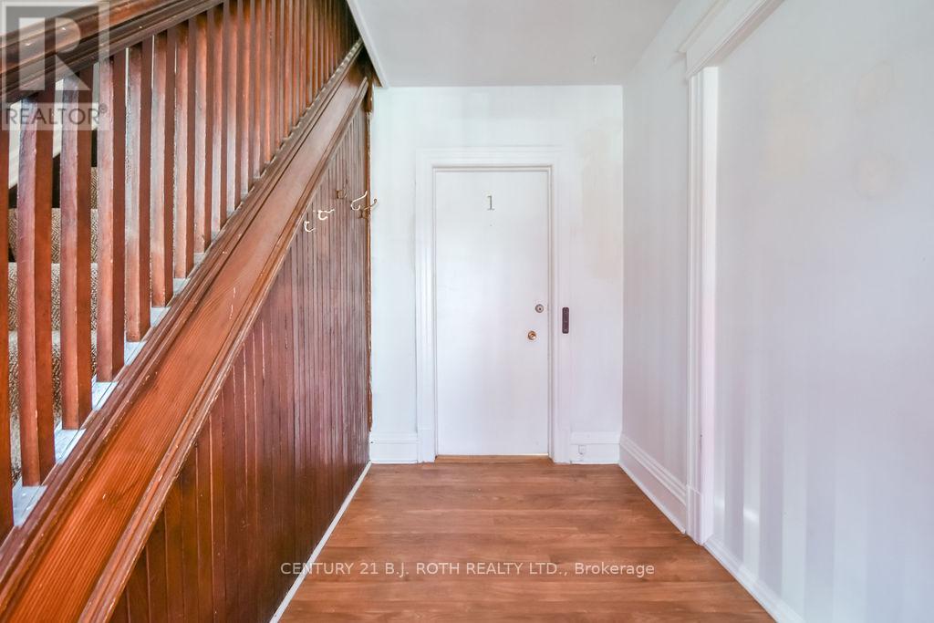 174 BARRIE ROAD - 29