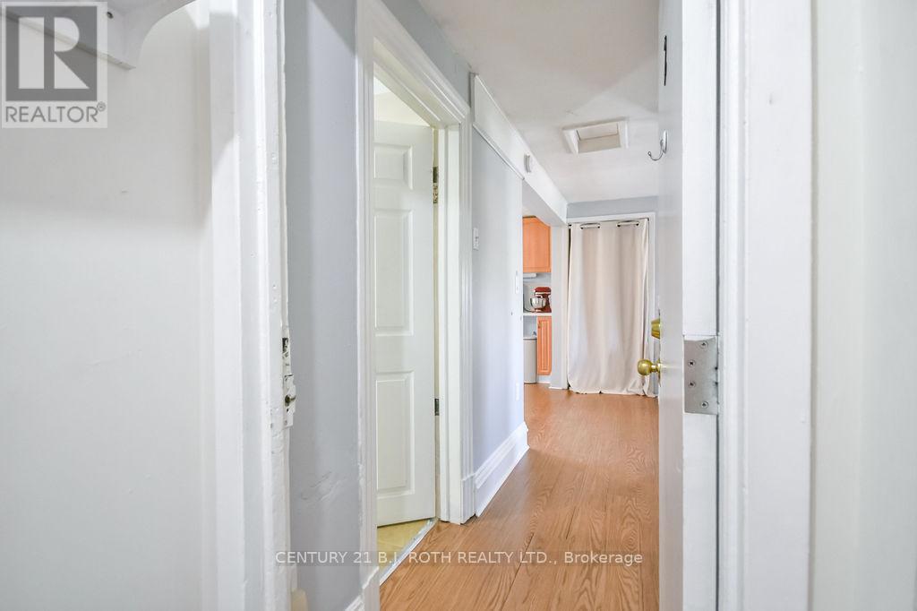 174 BARRIE ROAD - 30