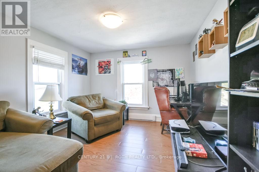 174 BARRIE ROAD - 31