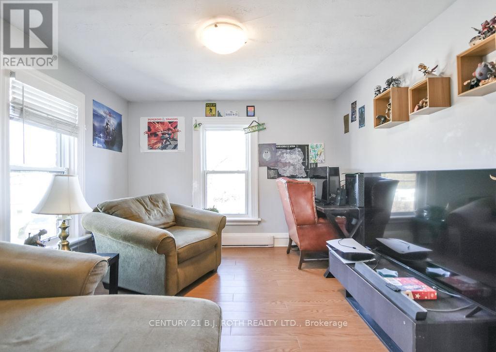 174 BARRIE ROAD - 32