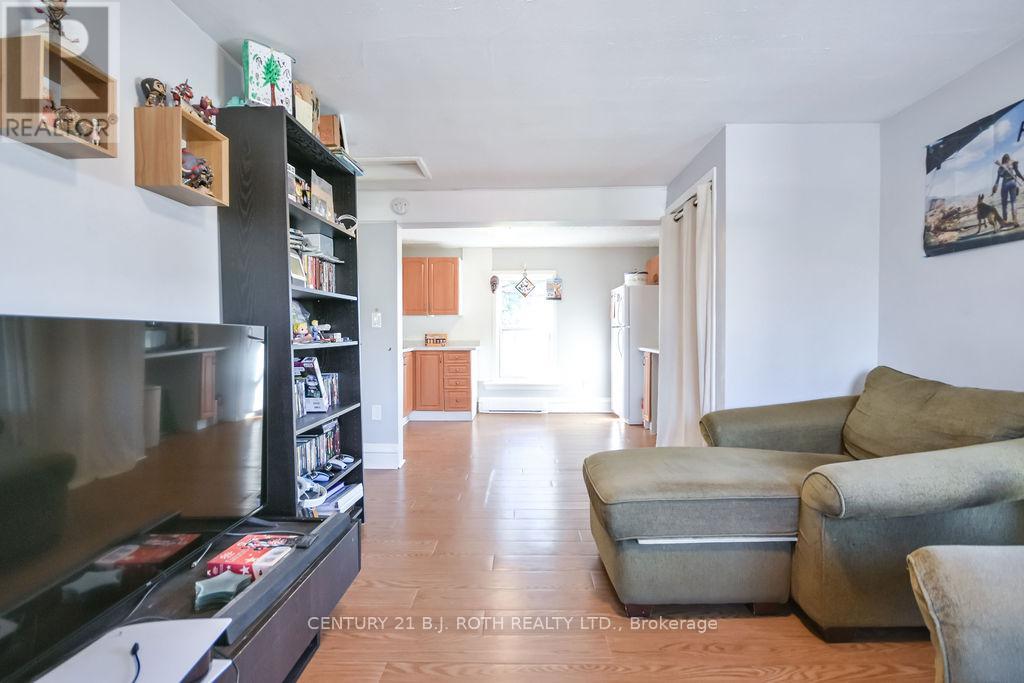 174 BARRIE ROAD - 33