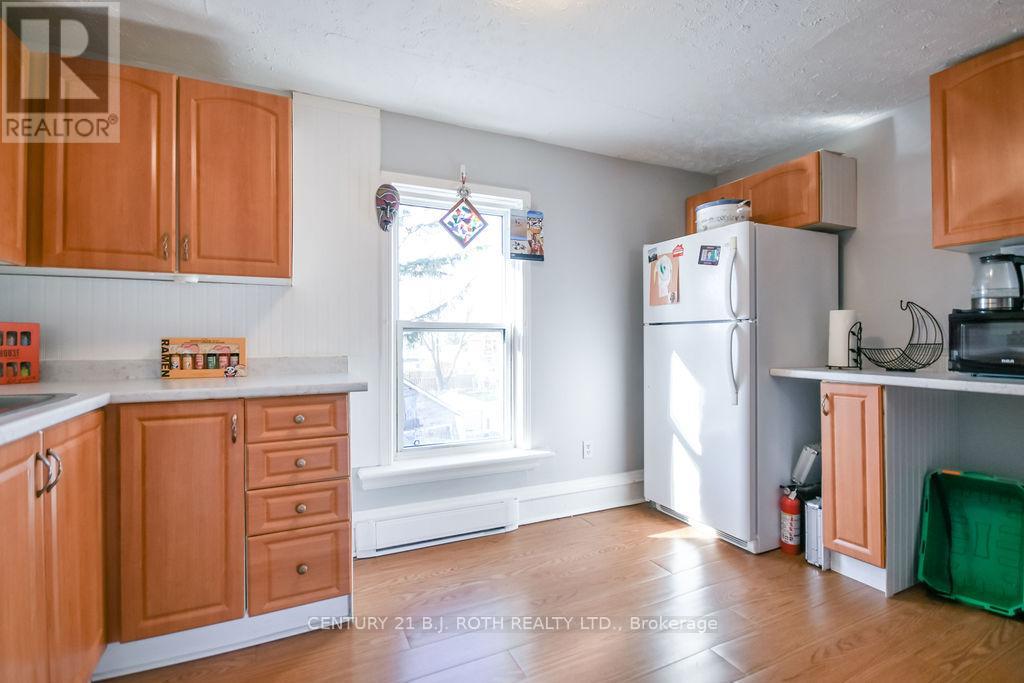 174 BARRIE ROAD - 36