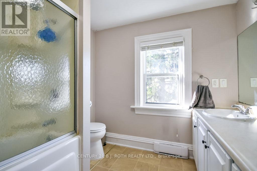 174 BARRIE ROAD - 38