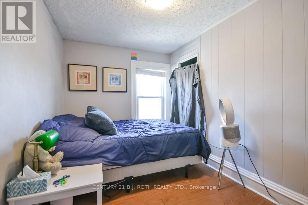174 BARRIE ROAD - 39