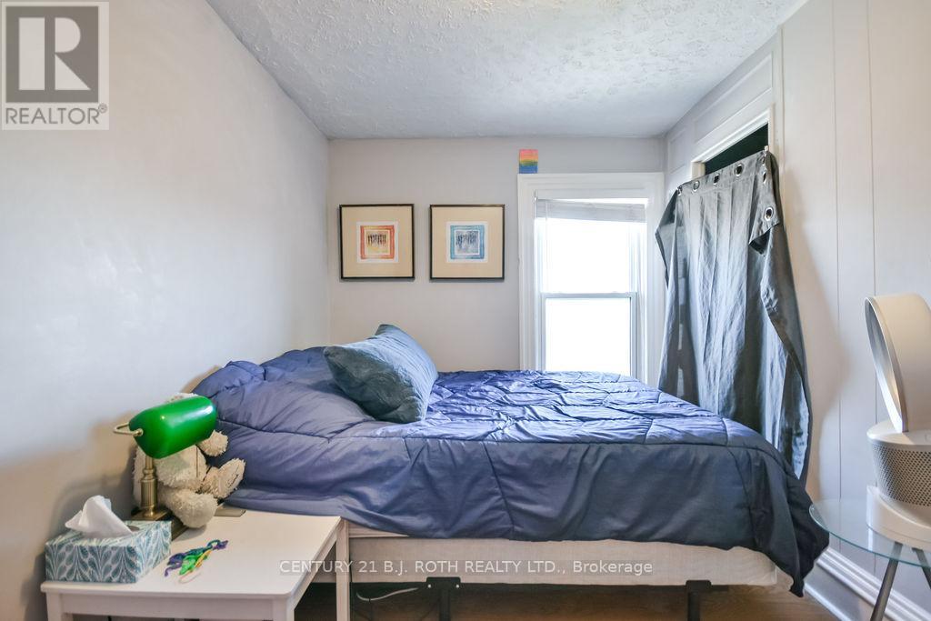 174 BARRIE ROAD - 40