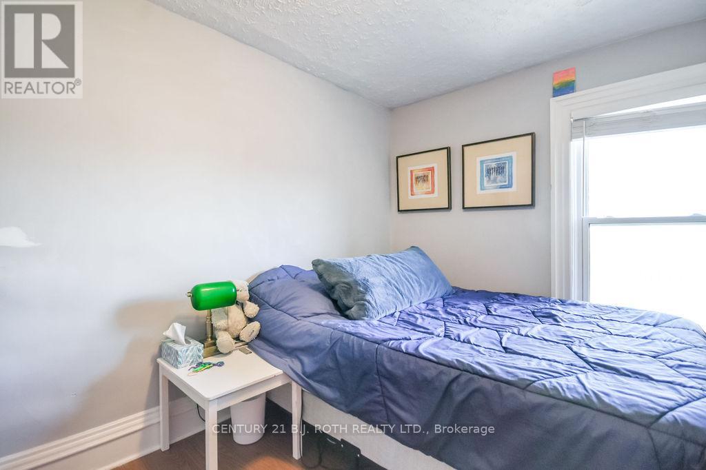 174 BARRIE ROAD - 41
