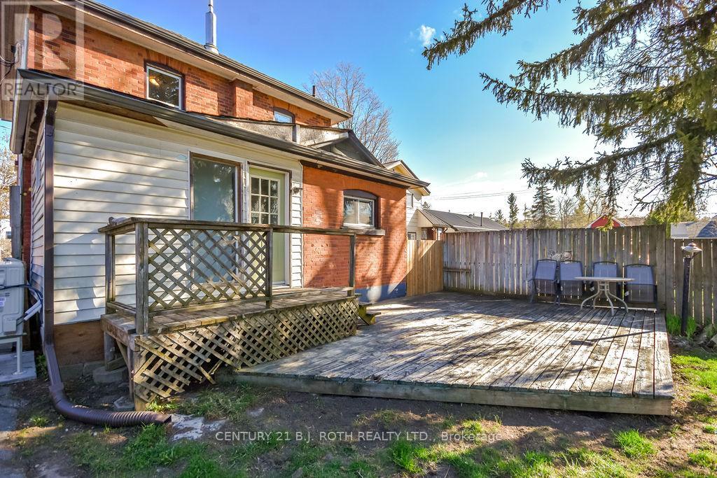 174 BARRIE ROAD - 42